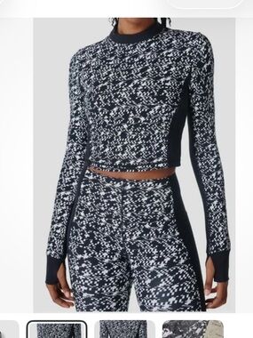 Sweaty Betty Black & White Pixel Print Crop Top size s